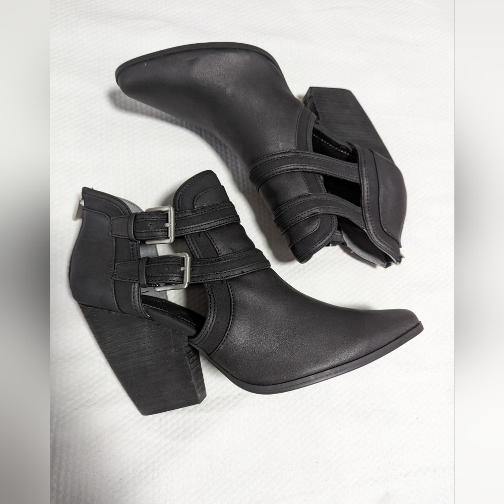 Charles By Charles David Women's Naval Pump  Boots Black 10 M.